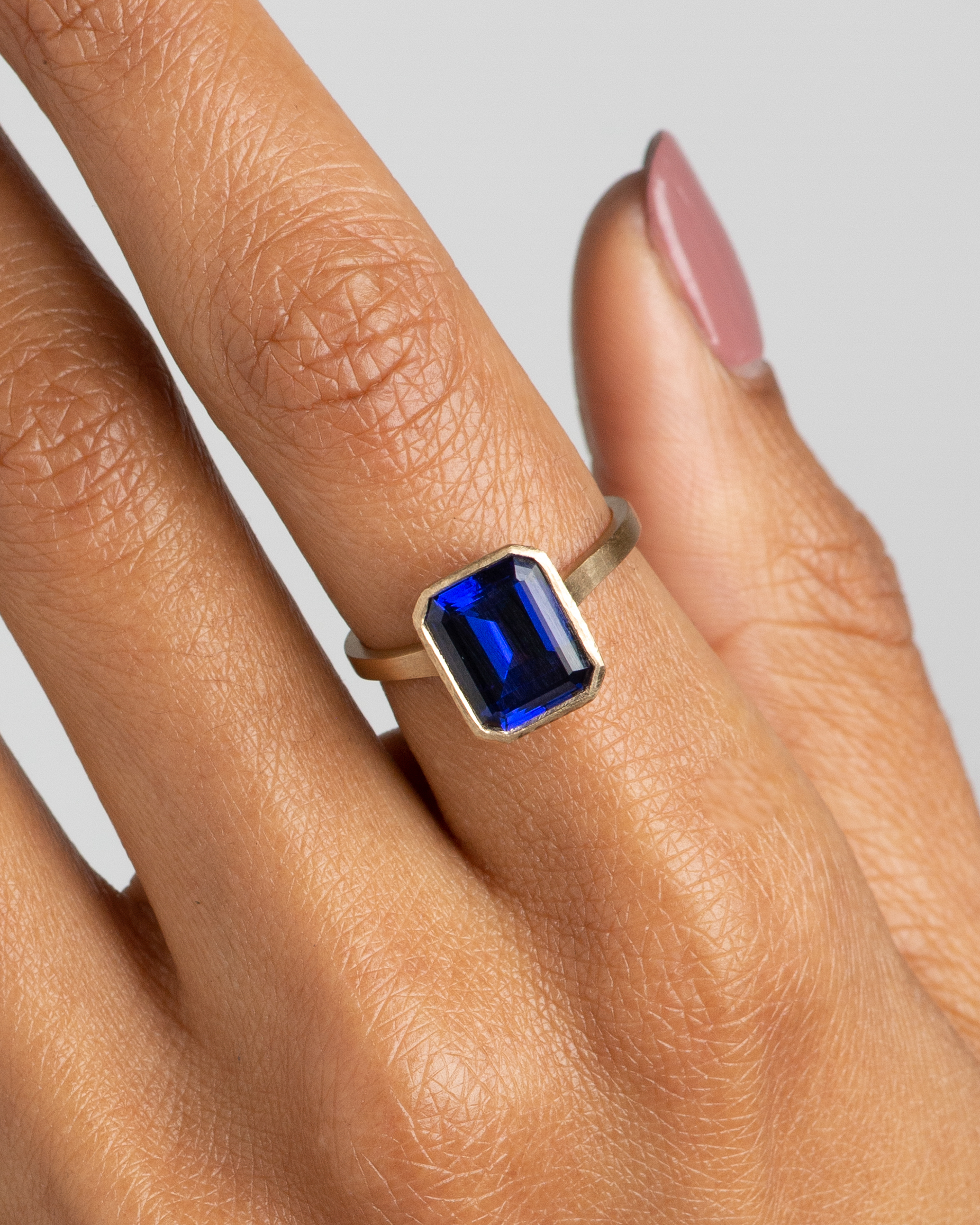 Dark Blue Sapphire & Diamond Ripple Ring in 14K Gold – The Golden Cleat