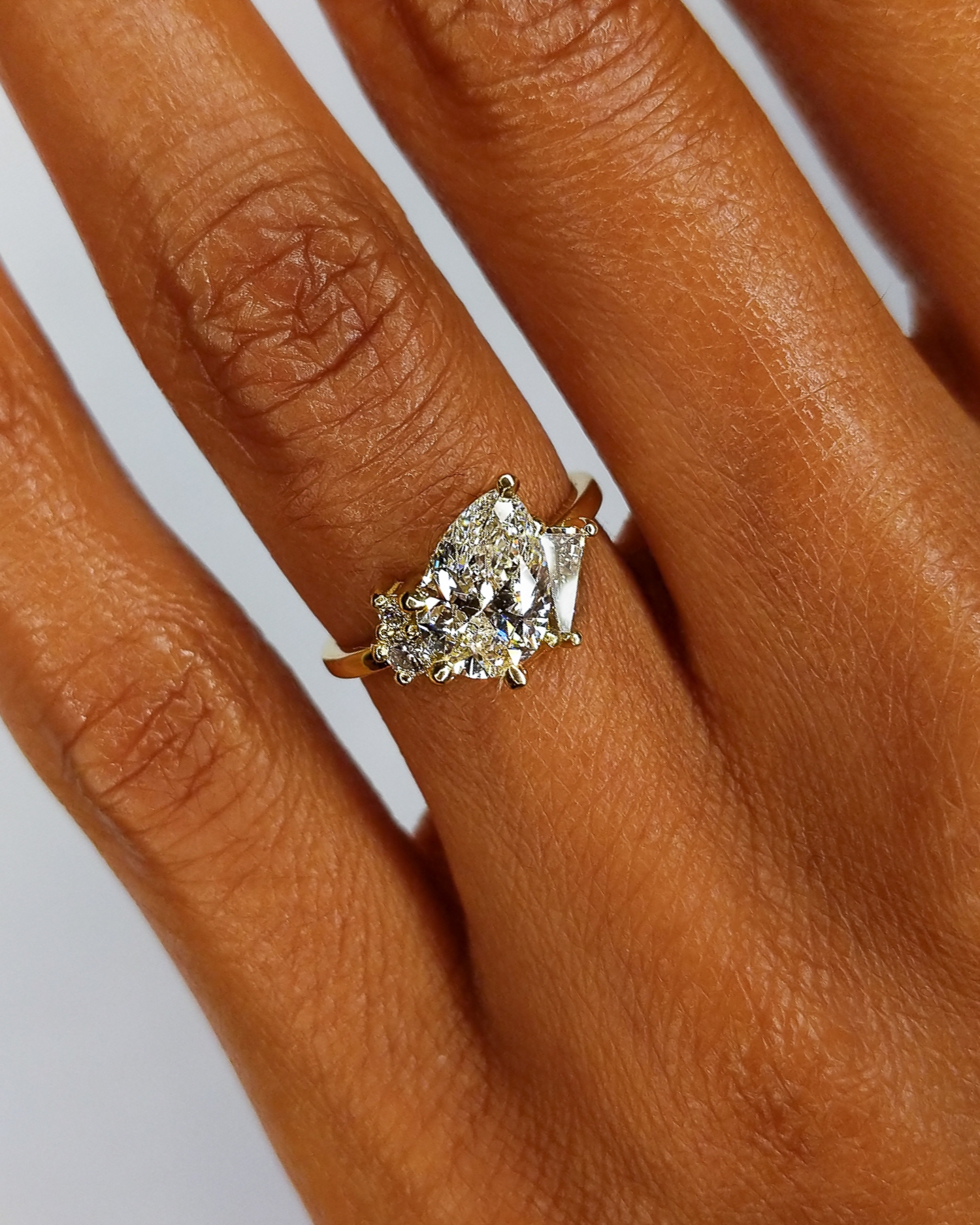 trommel Overtreffen Dankzegging Custom Angled Pear Cut Diamond Cluster Ring - Bario Neal