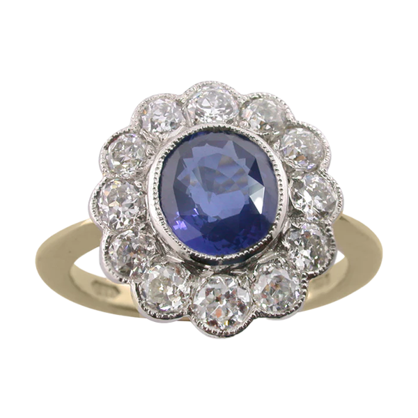 This impressive sapphire and diamond cluster ring is made in the vintage Edwardian style of the early 1900s.
Twelve round diamonds weighing 1.00 carat in total surround the central gemstone.